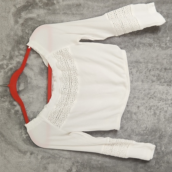 Divided Tops - DIVIDED H&M cropped peasant top